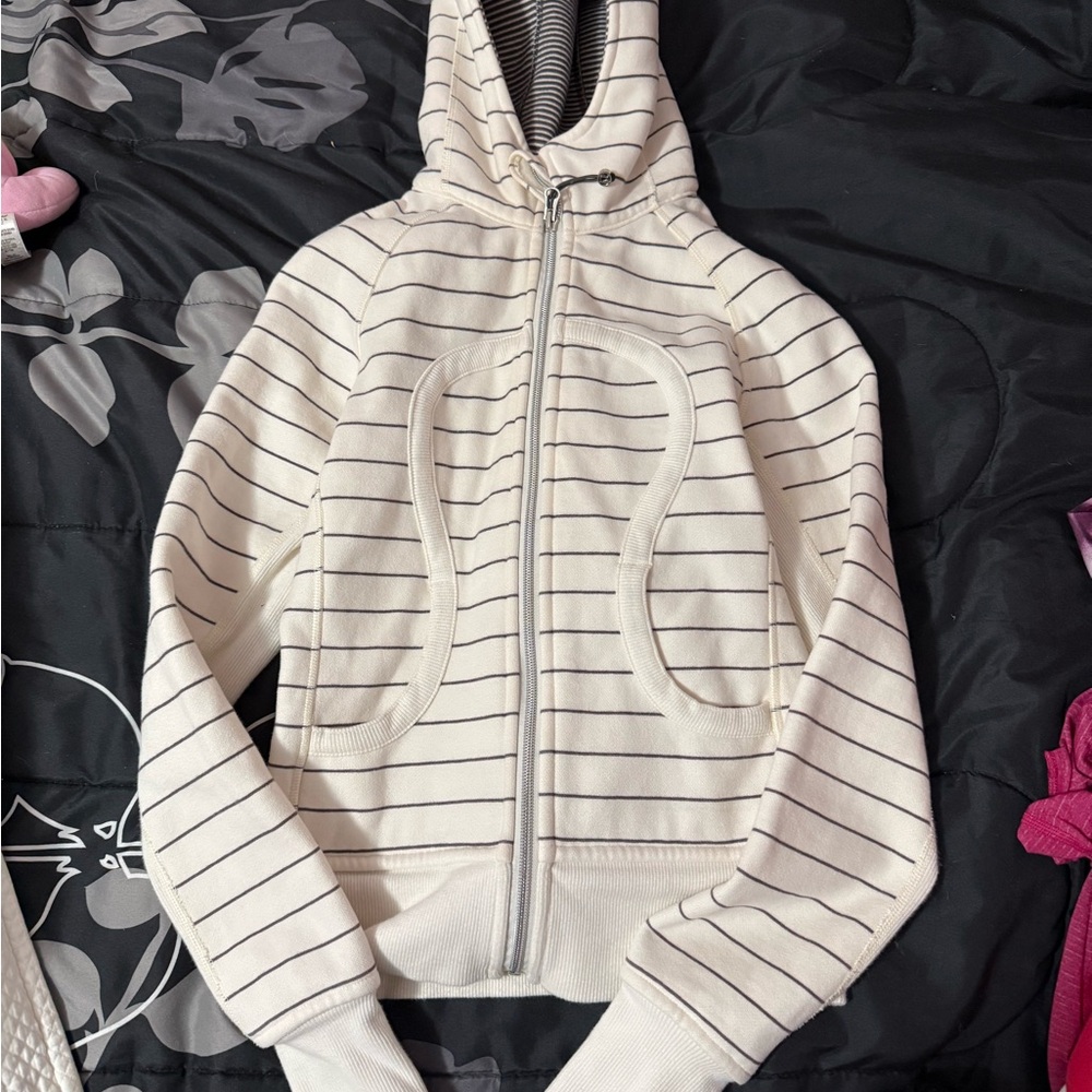 Lululemon Athletica Cream Long Sleeve Boxy Hoodie